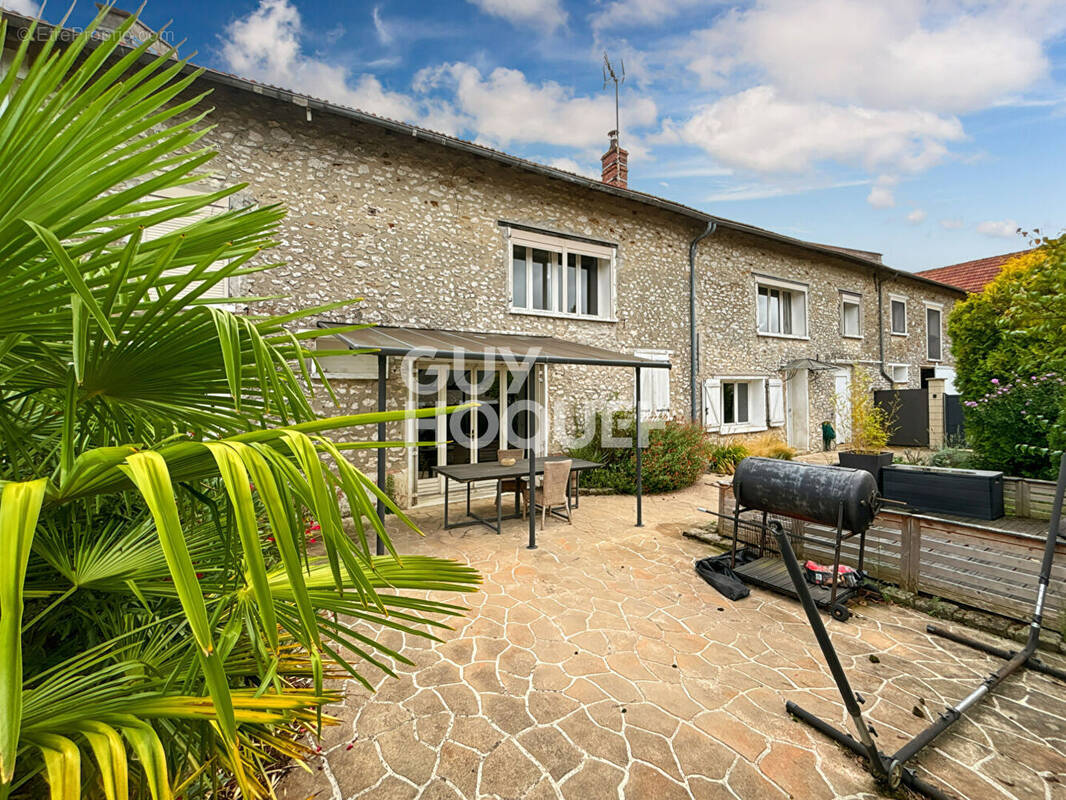 Maison à FONTENAY-TRESIGNY