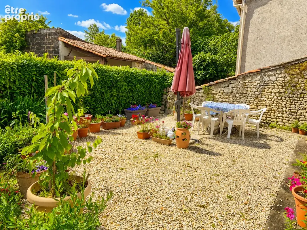 Maison à vendre 5 pièces MOSNAC (17)maison avec petit jardin de vente à terme libre - photo 2