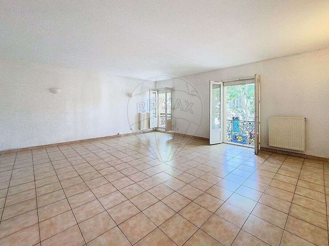 Autre à NIMES