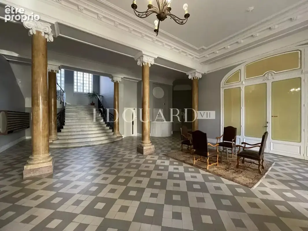En exclusivité studio en très bon état, dans magnifique immeuble bourgeois avec conciergerie - photo 8