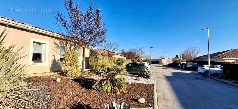 Dpt Gard (30), à vendre maison P3 de 91 m², terrasse, terrain d'environ 65m2, garage, place de parking, copropriété, piscine - photo 17