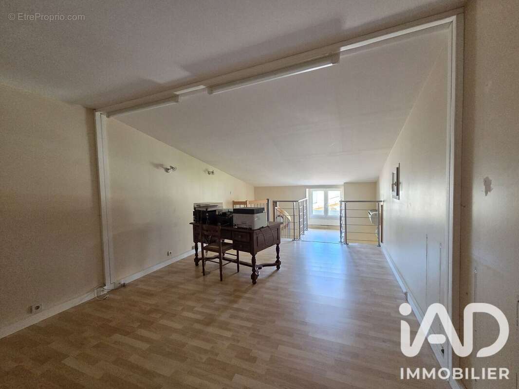 Maison 188 m² à Neuville-De-Poitou  - photo 8