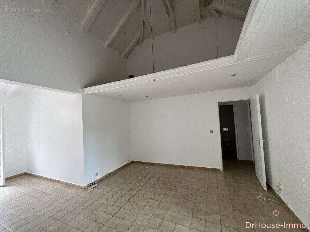 Maison à BAIE-MAHAULT