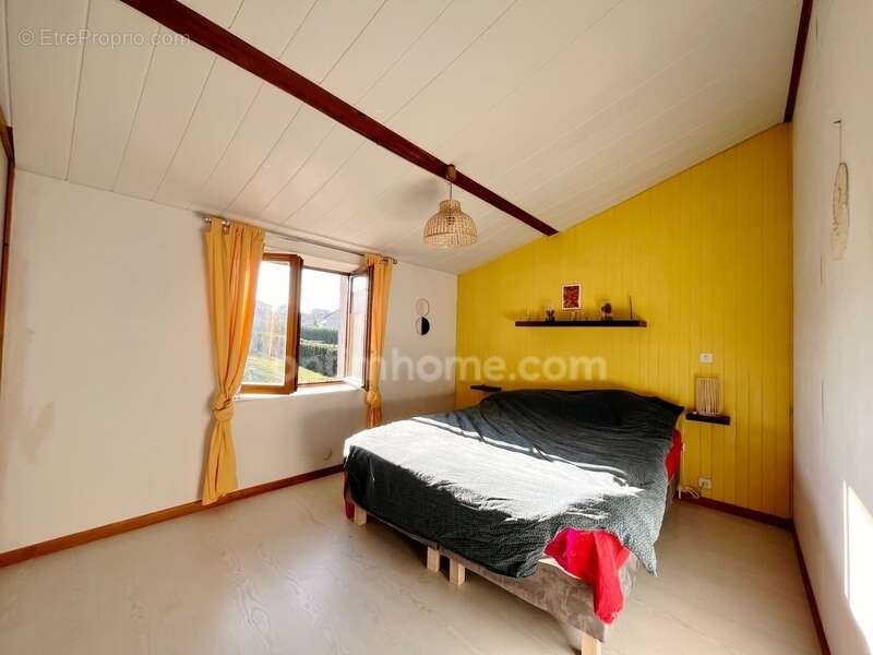 Maison à SAINT-LAURENT-DE-MURE