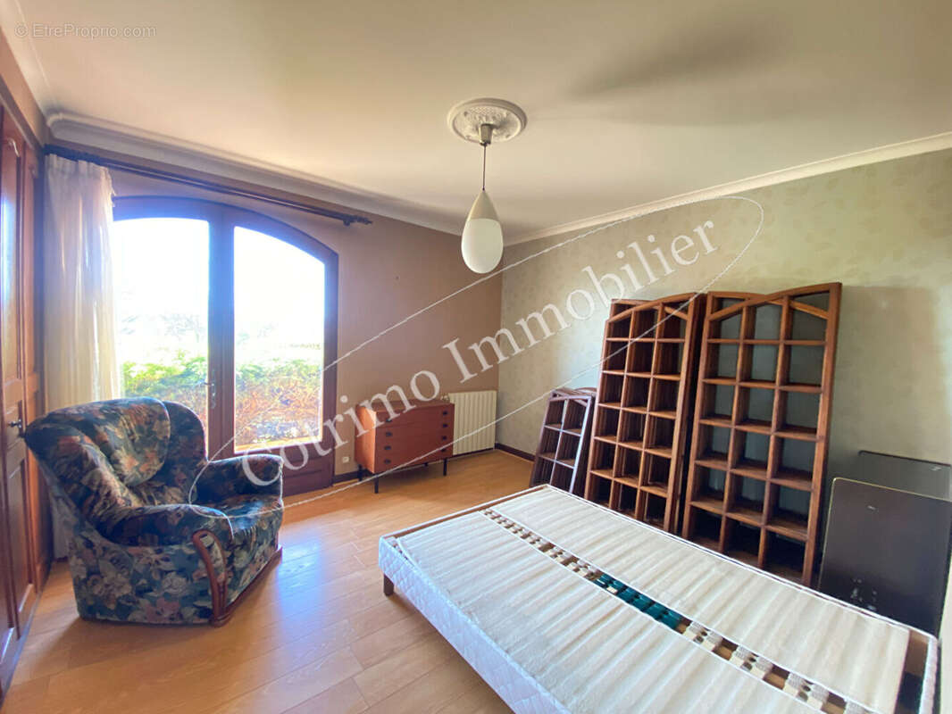 GENAS Maison 200m²+S/sol 180m² +Terrain 1186m² - photo 11