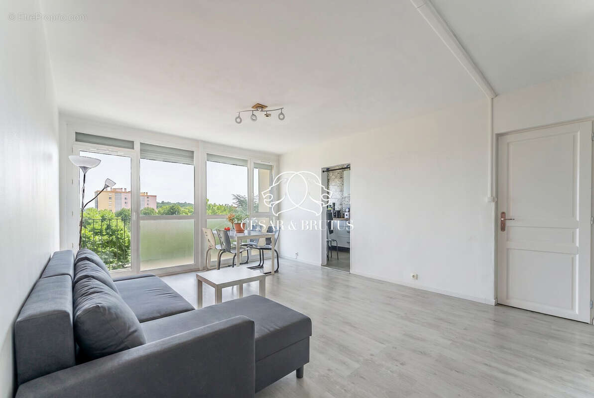 Appartement à BRON