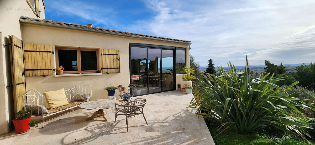 Maison à MONTOULIERS