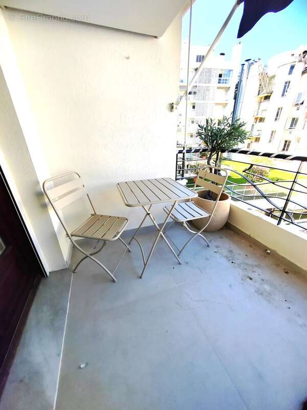 Carre d'or 2 pieces terrasse - photo 4