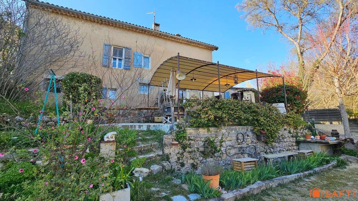 Photo 2 - Maison à SALERNES
