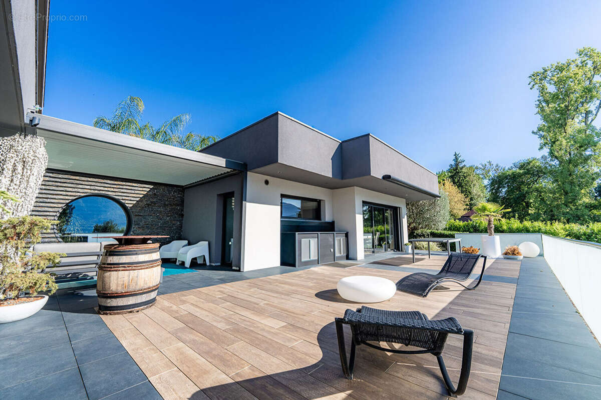 Villa contemporaine avec piscine intérieure et vue lac - photo 5