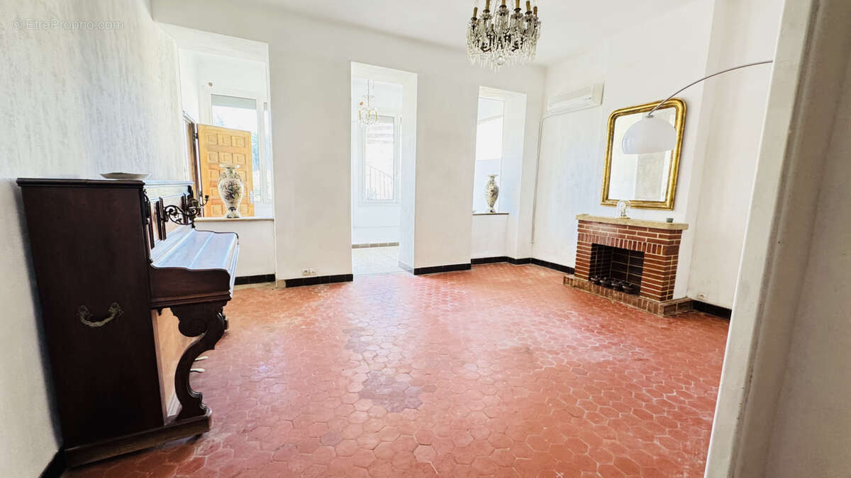 Appartement à MARSEILLE-4E