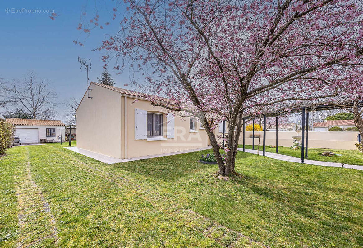 Maison à SAINT-SAUVEUR-D'AUNIS