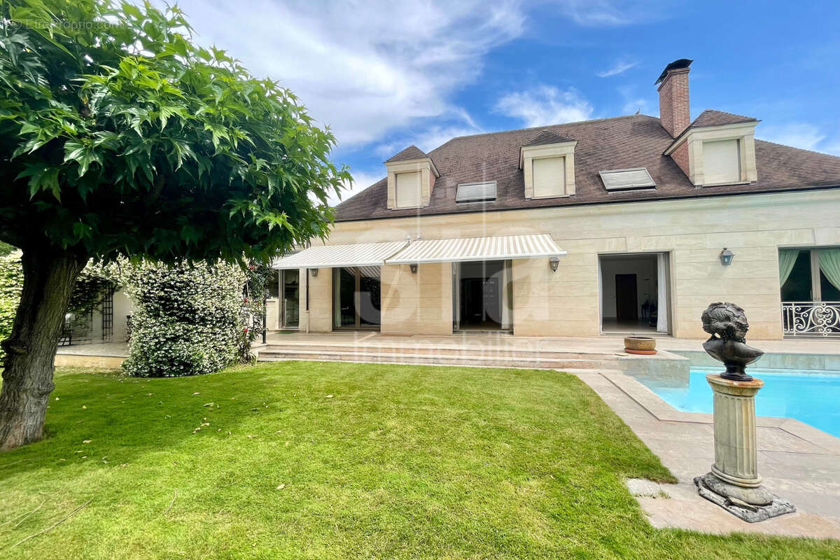 Maison à SAINT-MAUR-DES-FOSSES