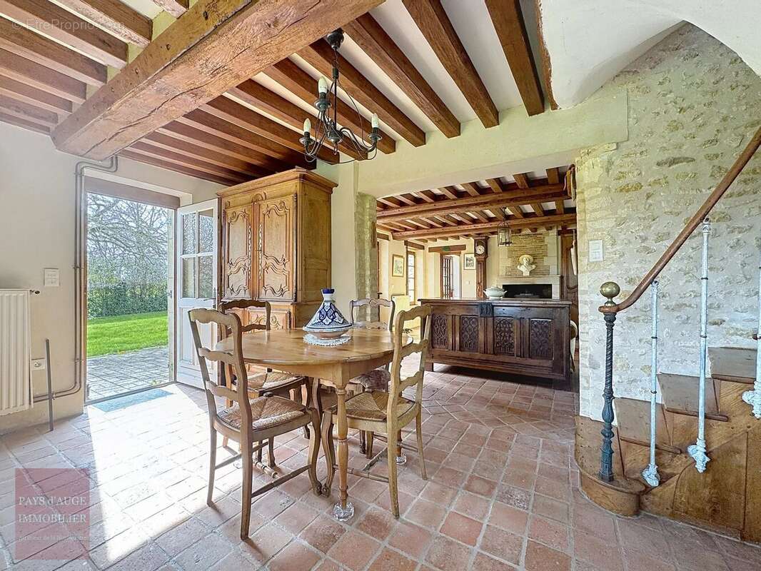 Maison à SAINT-PIERRE-SUR-DIVES