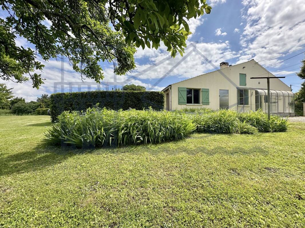 Maison à SAINT-DIZANT-DU-GUA