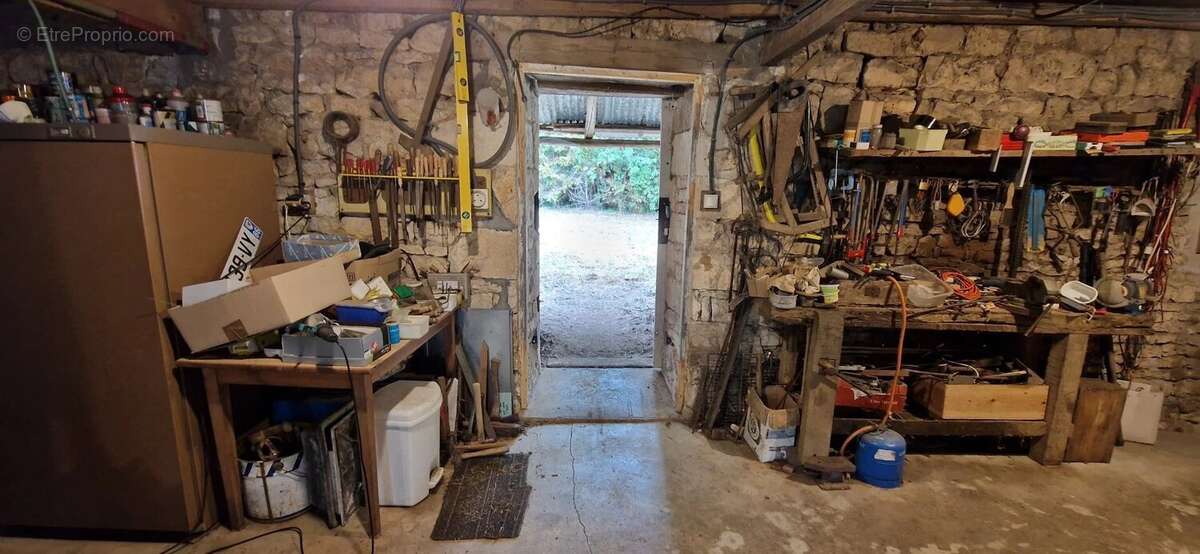 Maison de caractère avec grande grange/garage et plus de 1600m2 de terrain attenant - photo 51