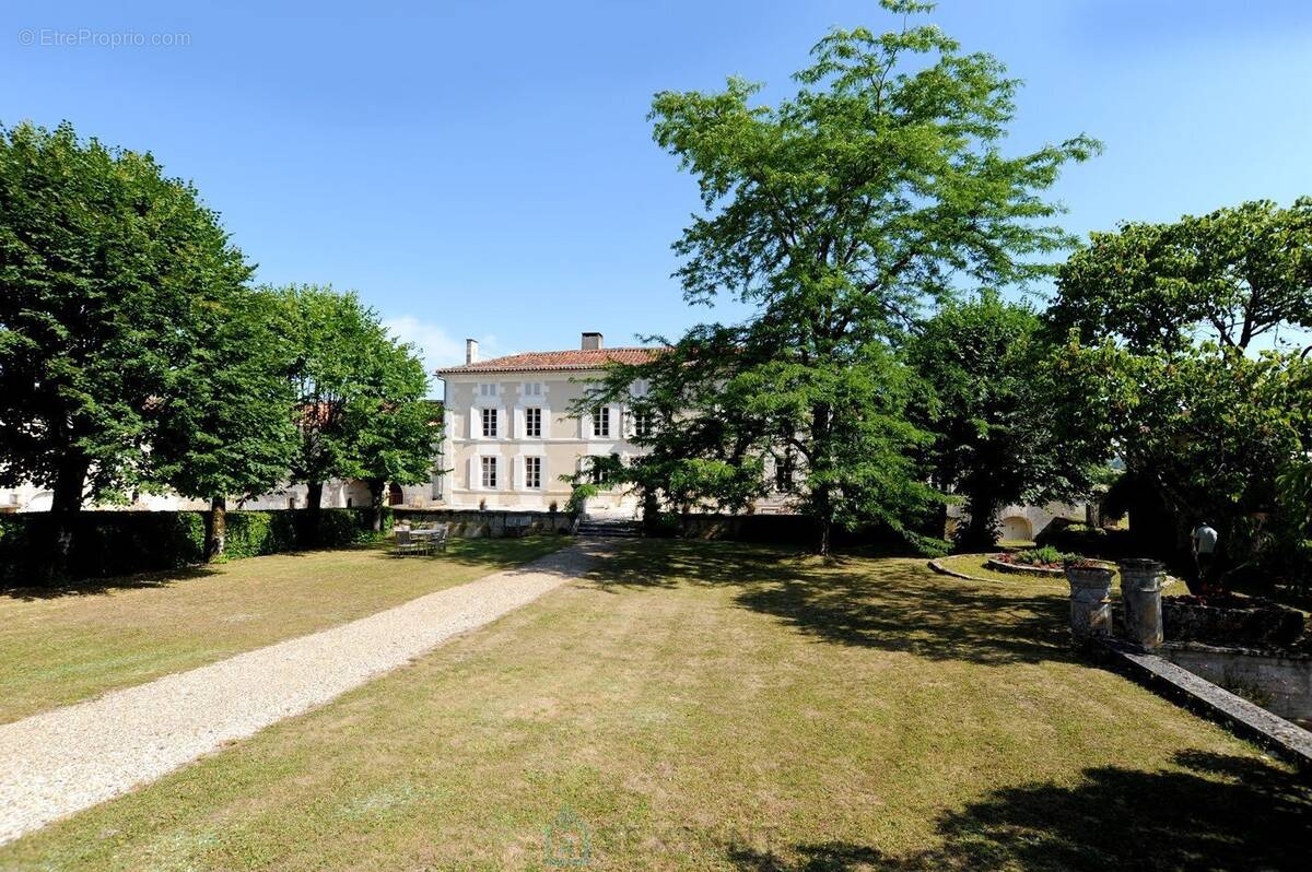 Maison à COGNAC