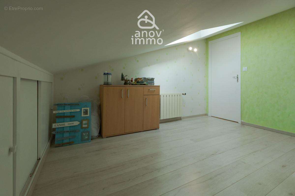 Mornac centre, maison sur sous sol avec appartement independ - photo 10
