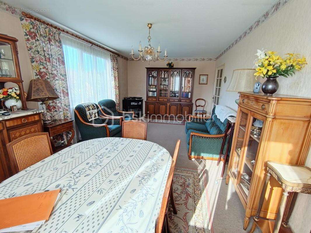 Appartement à SAINTE-GENEVIEVE-DES-BOIS