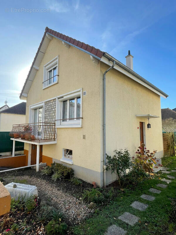 Maison à SAINT-JEAN-DE-BRAYE