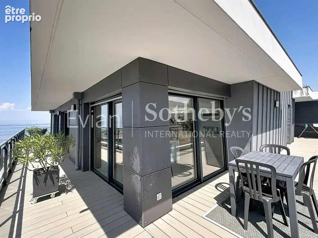 Evian-les-Bains – Appartement T4 en attique avec vue panoramique sur le lac - photo 12