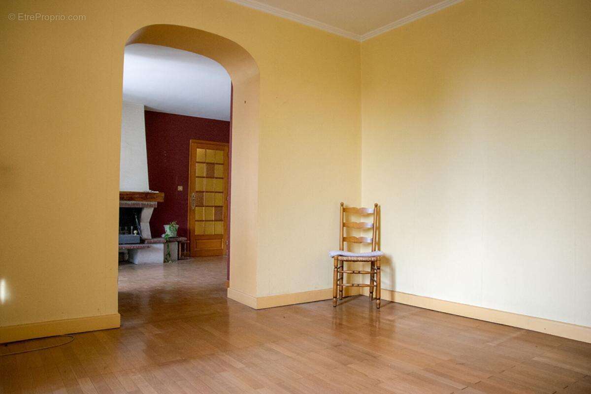 Agréable maison avec beau potentiel - photo 2