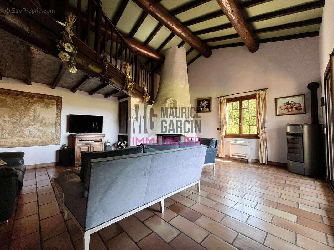 Maison à CHATEAUNEUF-DE-GADAGNE