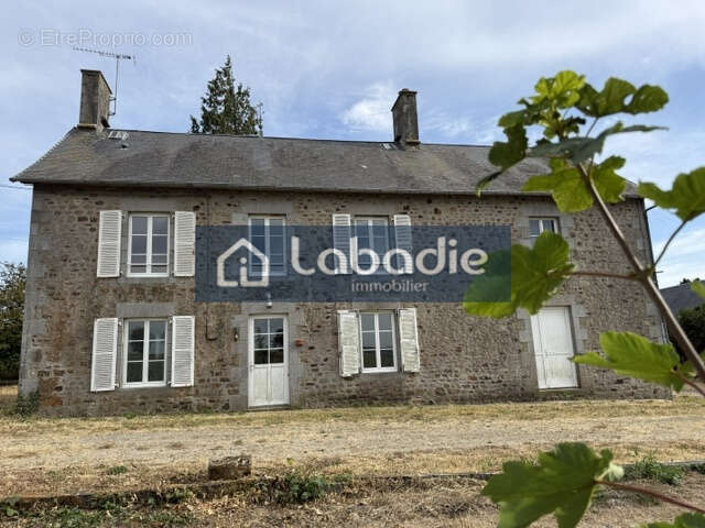 A 5mn de Saint-Sever, maison en pierres d'une surface habitable de 101m2, terrain de 1358m2. - photo 2