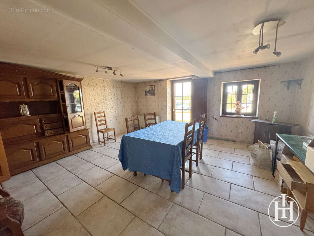 Maison à BESSAIS-LE-FROMENTAL