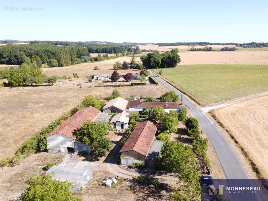 Maison de plain pied avec 500 m2 de dependances - photo 20