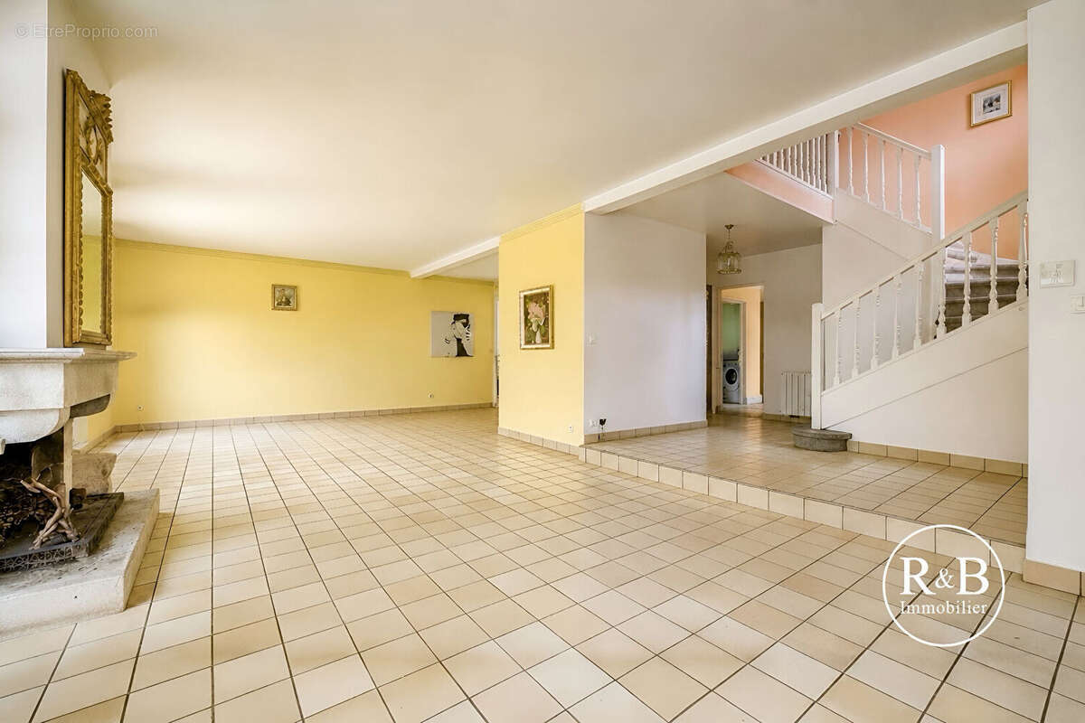 Maison à LES CLAYES-SOUS-BOIS