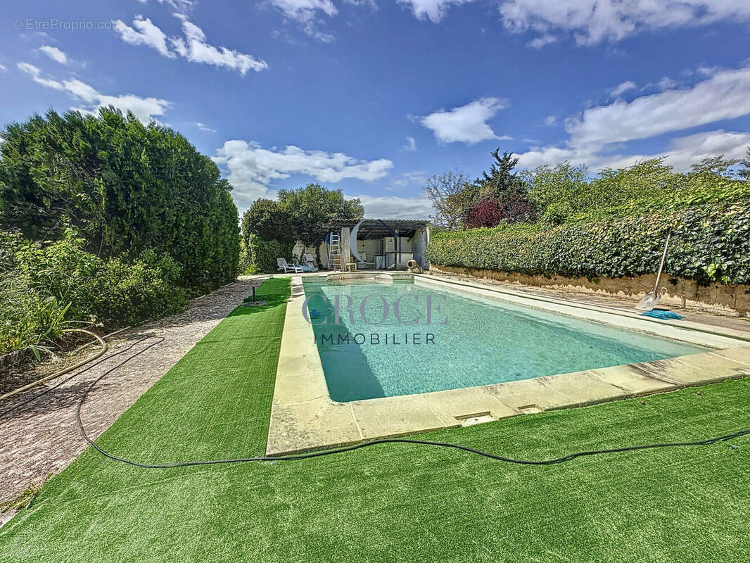 Maison à MONTAREN-ET-SAINT-MEDIERS