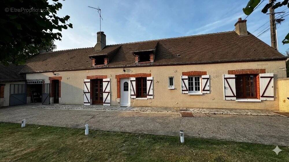 Maison à BEAUNE-LA-ROLANDE