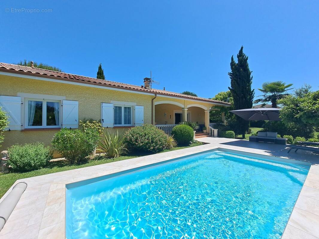 Maison à VIC-FEZENSAC