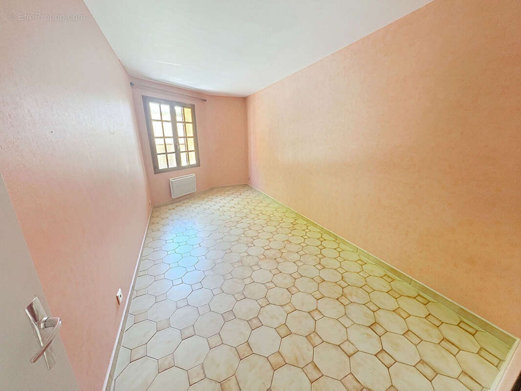 Appartement Rochefort Du Gard 4 pièce(s) 90 m2 + cour - photo 4