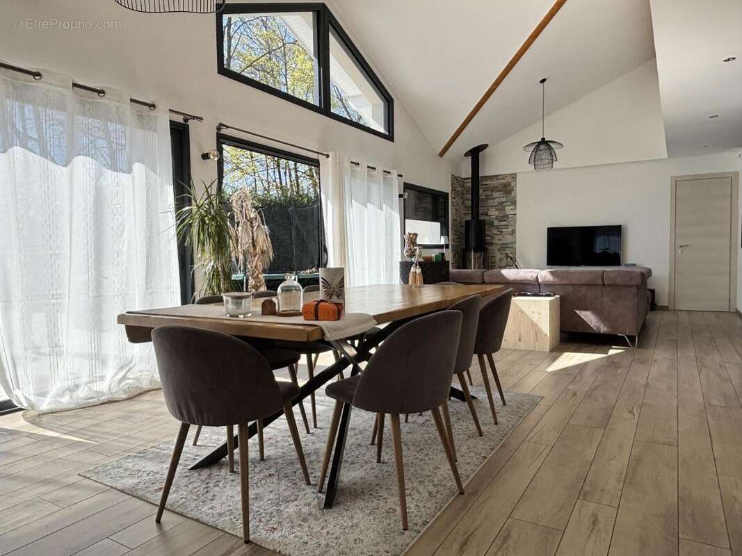 Maison à VAULNAVEYS-LE-HAUT