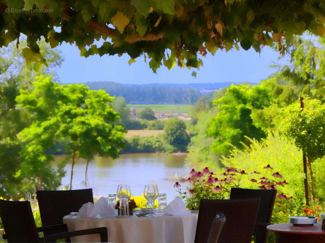 Commerce à POUILLY-SUR-LOIRE