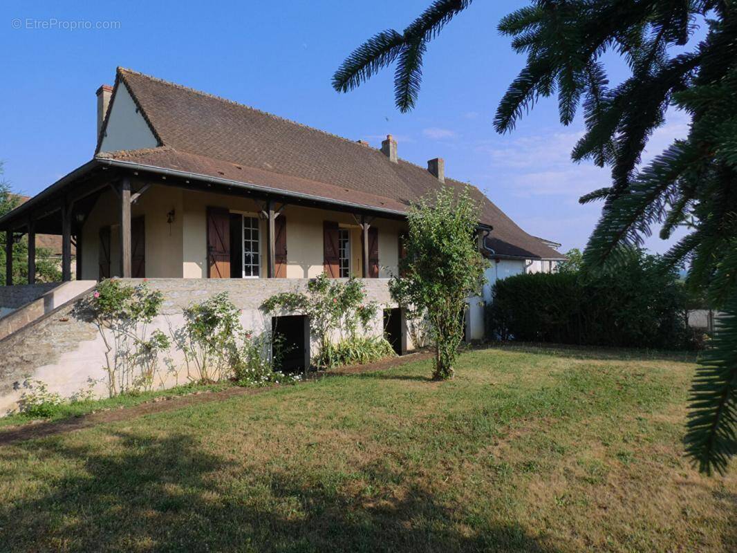 Maison à BURZY