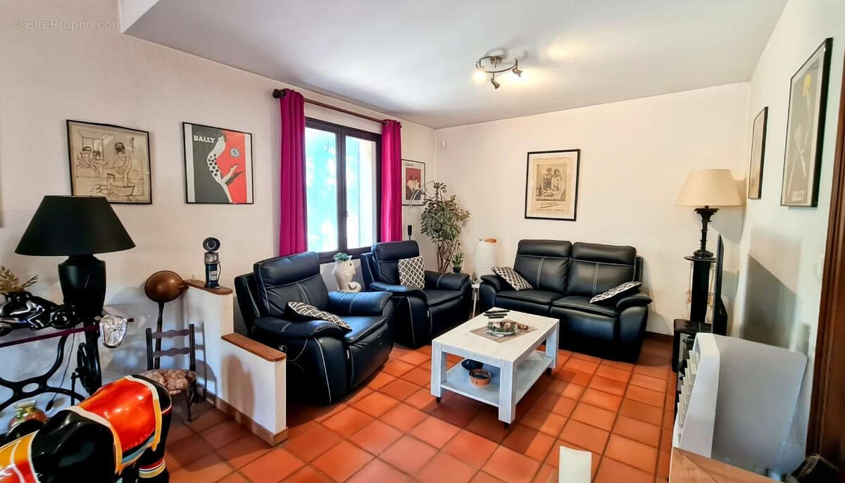 LES ANGLES   Quartier des Priades  Maison familiale avec piscine, grand sous-sol et toutes les commodités à p - photo 10