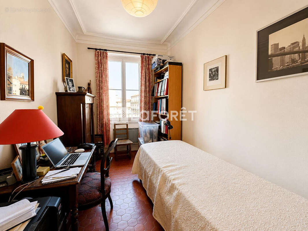 Appartement à MARSEILLE-1E