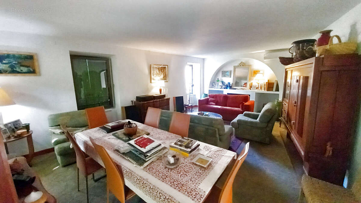 Maison à COLOMBIERES-SUR-ORB