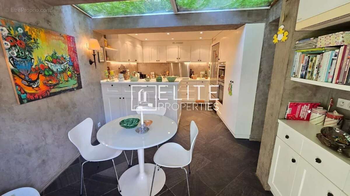 Maison 5 pièces de 193 m² - mouans-sartoux castellaras - photo 7