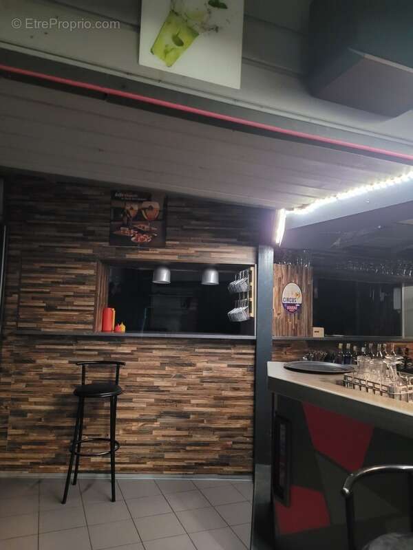 Commerce à NIEUL-LE-DOLENT