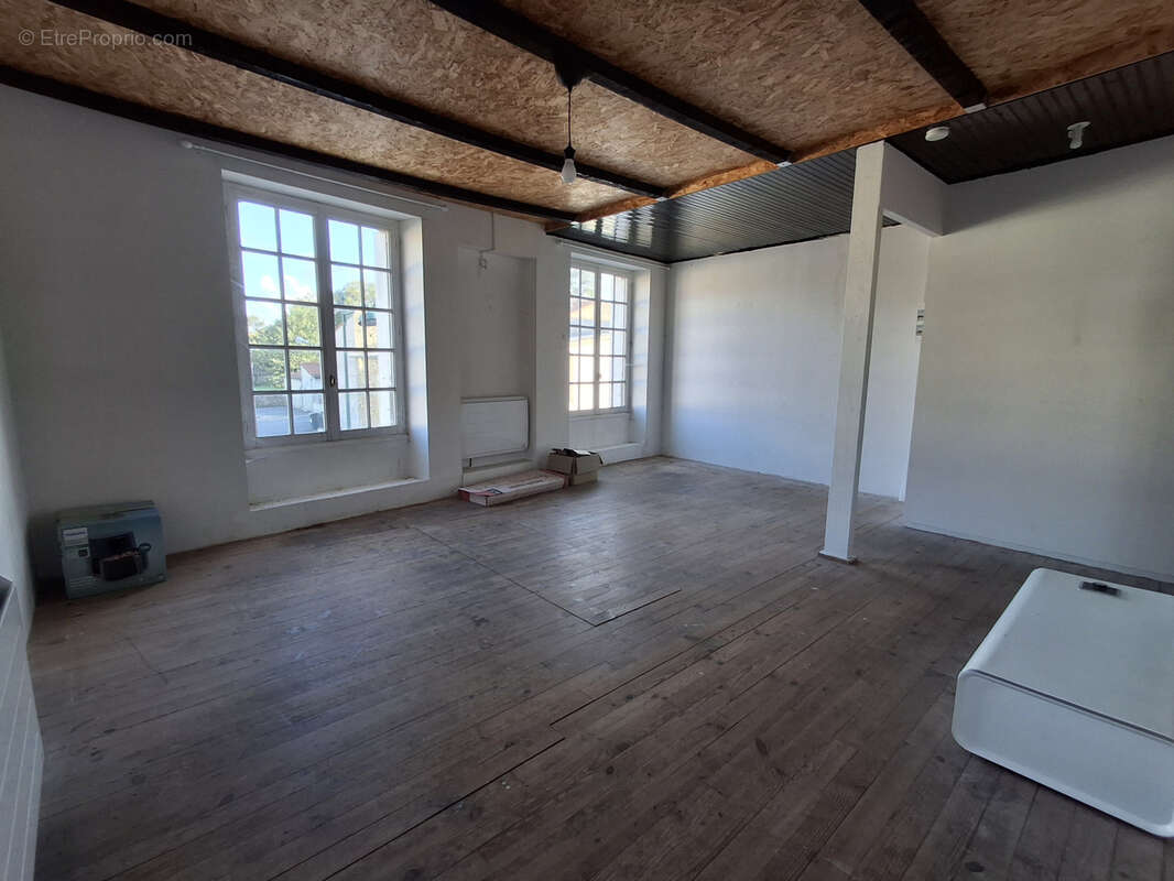 Maison à SAINT-VINCENT-STERLANGES