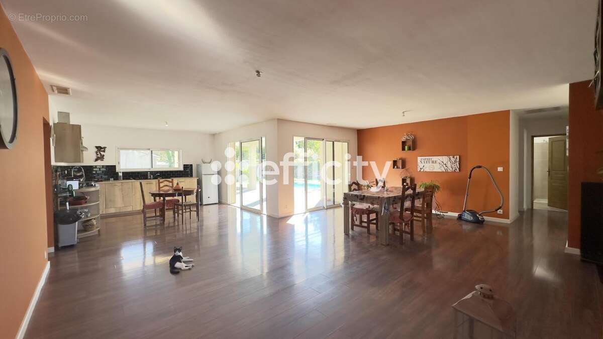 Maison à COLLORGUES