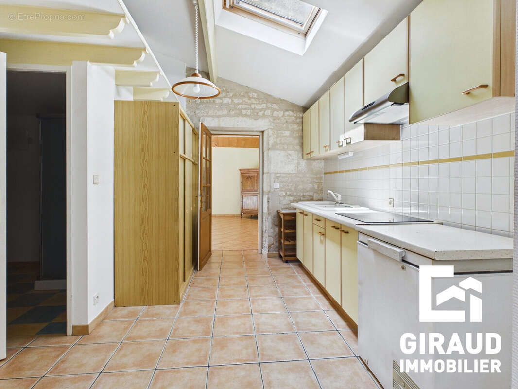 Maison 206 m² à Coulon  - photo 8