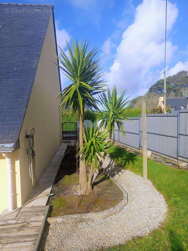 Maison à KERLAZ