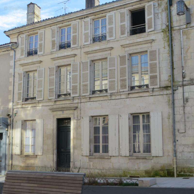 Maison à FONTENAY-LE-COMTE