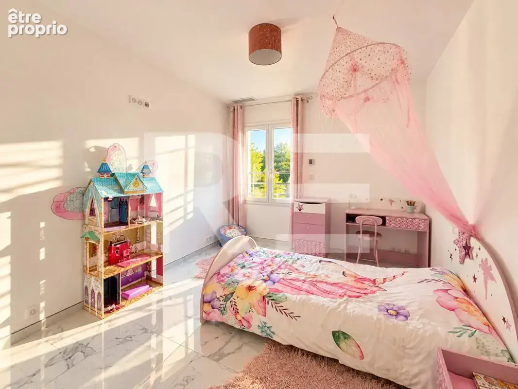 Maison 245 m² avec piscine – 7 chambres – Grand garage de 115 m² - photo 10