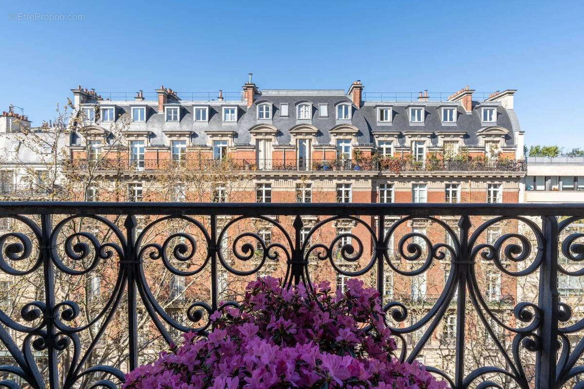 Appartement à PARIS-7E